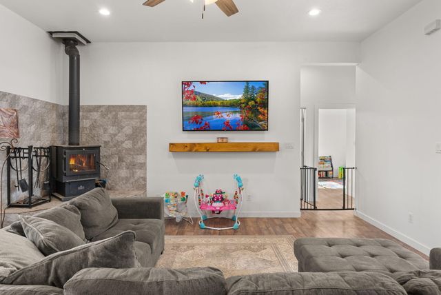 7 Charles Way, Edgewood, NM 87015