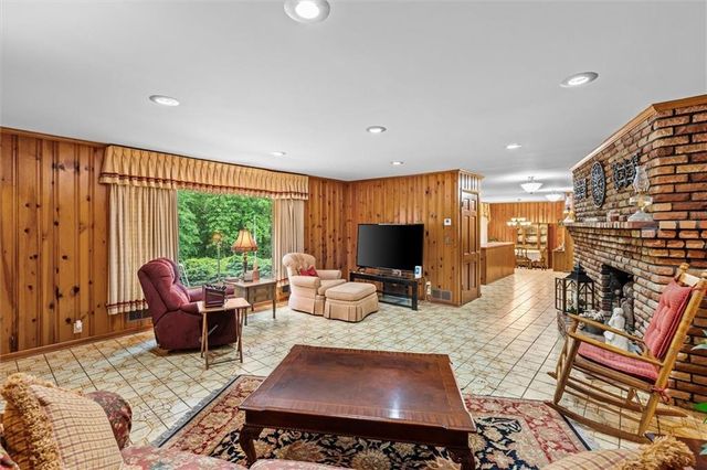 4671 Dogwood Dr, Acworth, GA 30101