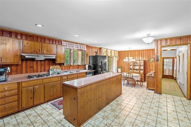 4671 Dogwood Dr, Acworth, GA 30101
