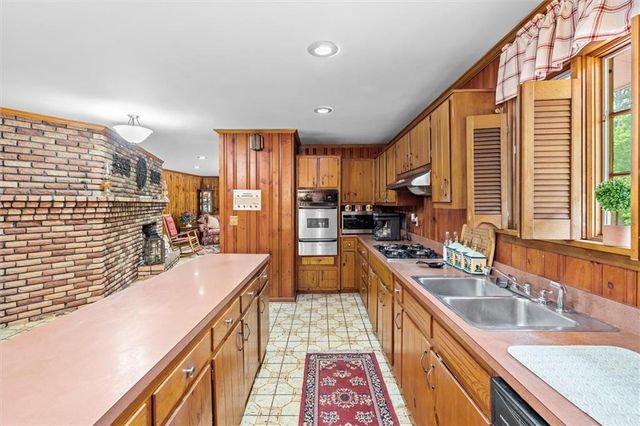 4671 Dogwood Dr, Acworth, GA 30101