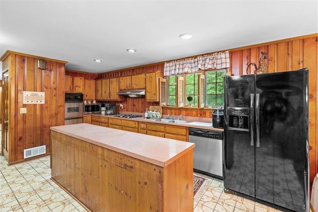 4671 Dogwood Dr, Acworth, GA 30101