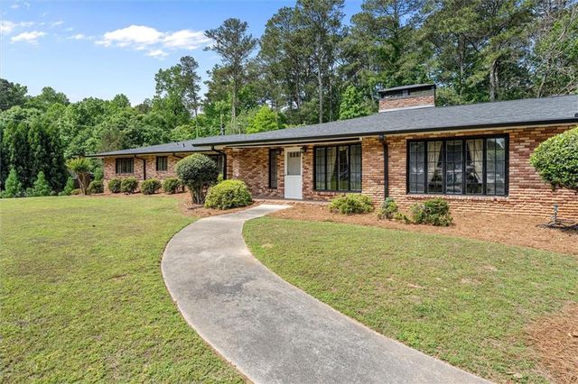 4671 Dogwood Dr, Acworth, GA 30101
