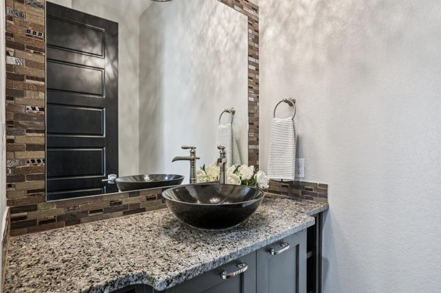 109 Charmstone LN, Georgetown, TX 78628