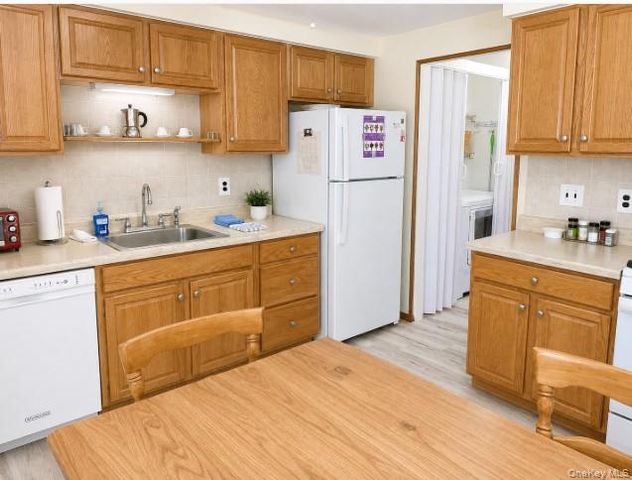 58 Glenmere Lane, Coram, NY 11727