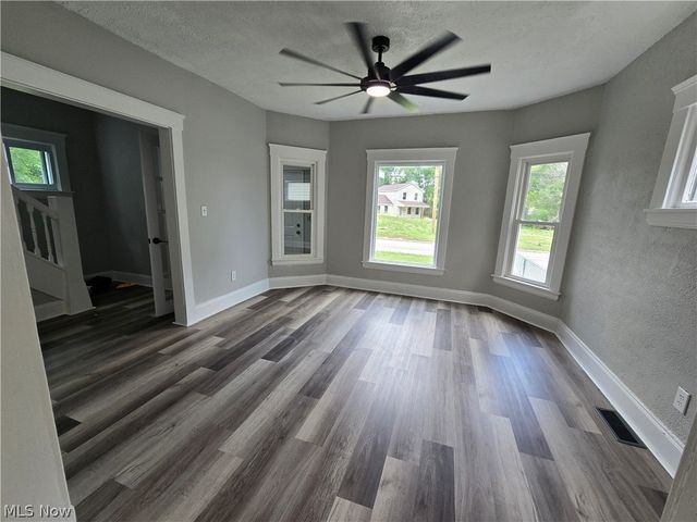747 W River Road N, Elyria, OH 44035