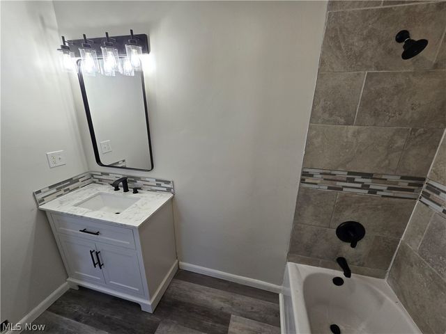 747 W River Road N, Elyria, OH 44035