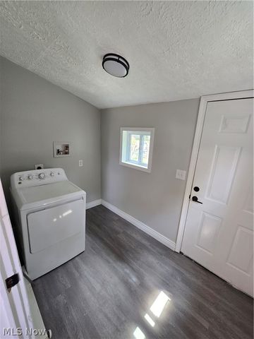 747 W River Road N, Elyria, OH 44035