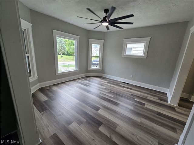 747 W River Road N, Elyria, OH 44035