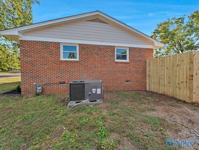 2215 Morningside Drive NW, Huntsville, AL 35810