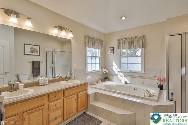 3277 Marchant Drive, Bethlehem City, PA 18017
