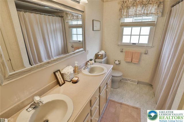 3277 Marchant Drive, Bethlehem City, PA 18017