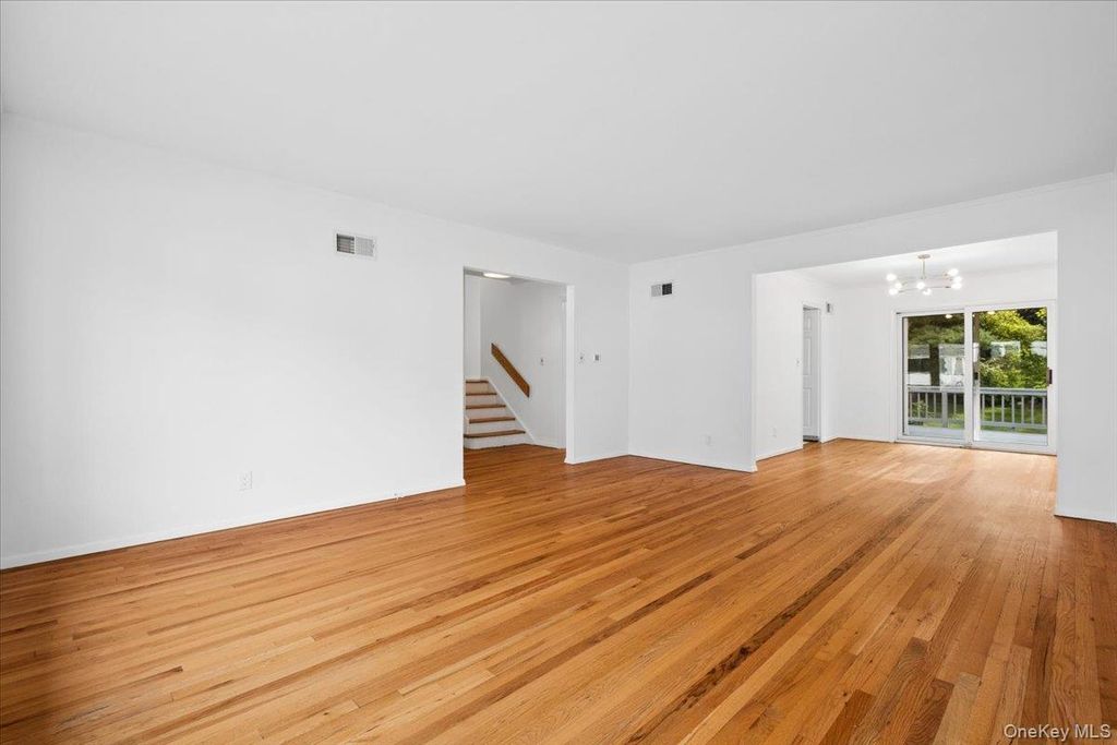 21 Primrose Avenue, Scarsdale, NY 10583 — photo 2