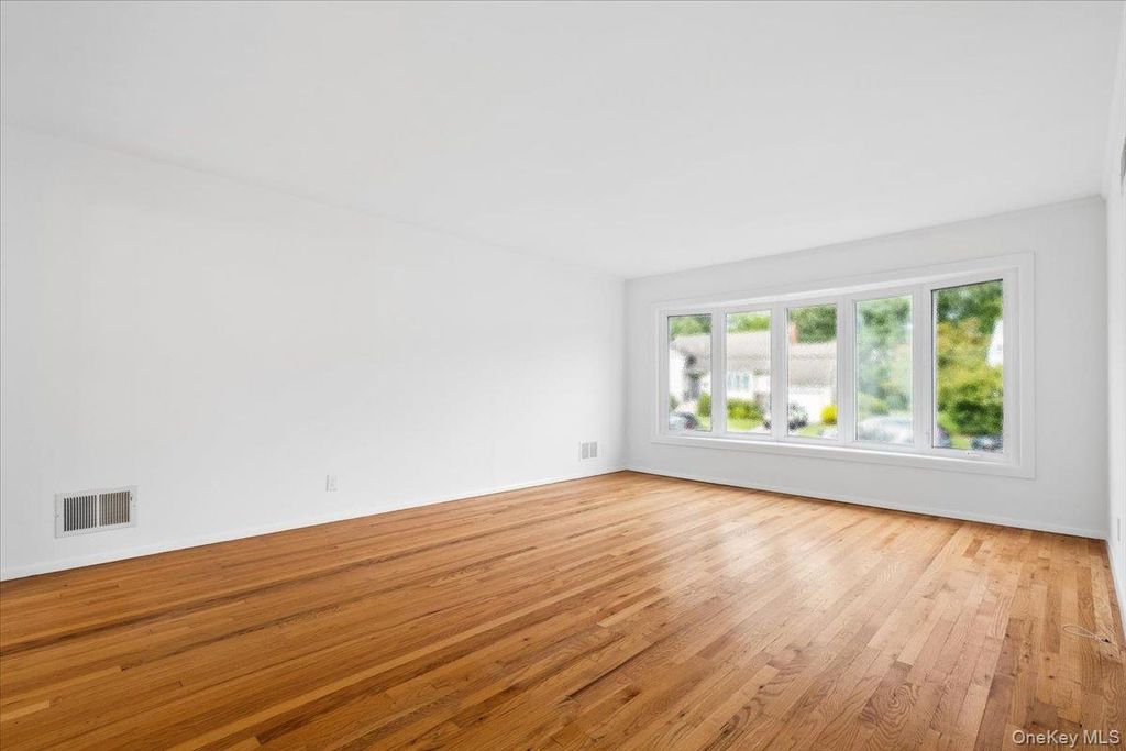 21 Primrose Avenue, Scarsdale, NY 10583 — photo 3