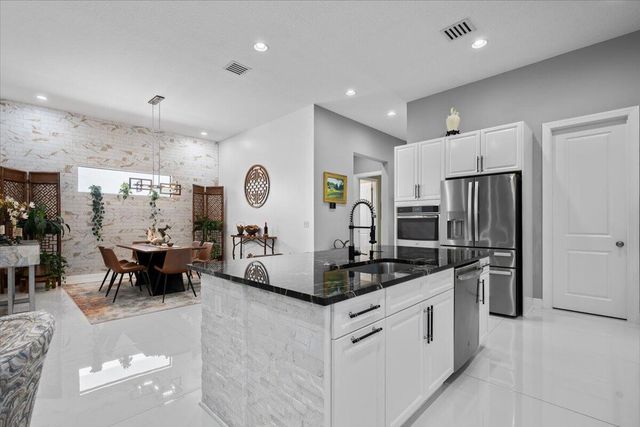 7041 Edison Place, Palm Beach Gardens, FL 33418