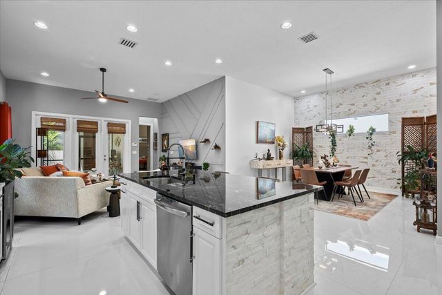 7041 Edison Place, Palm Beach Gardens, FL 33418