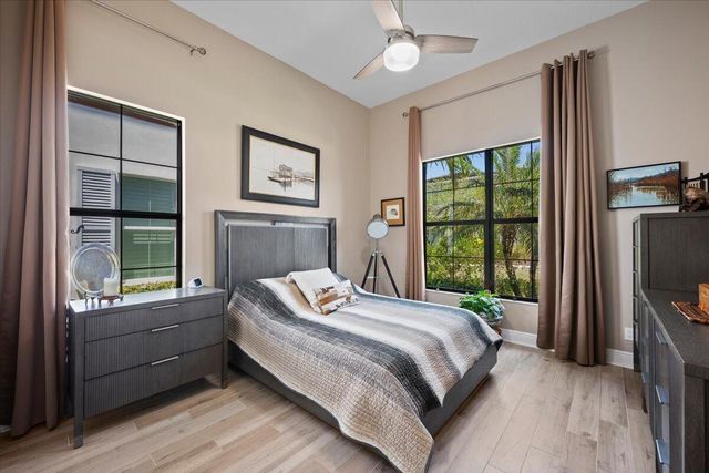 7041 Edison Place, Palm Beach Gardens, FL 33418