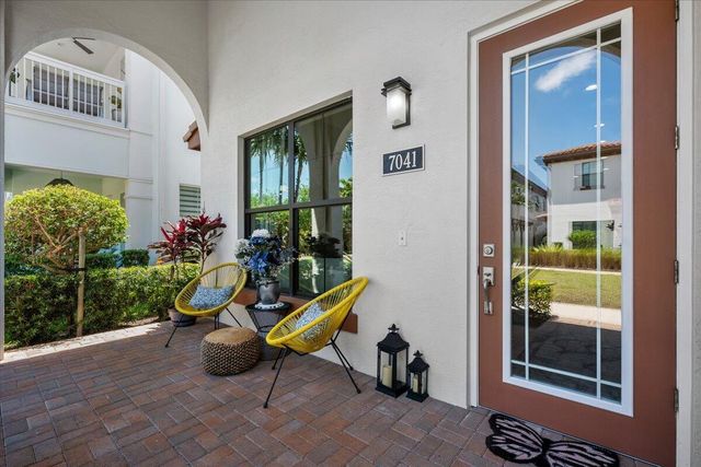 7041 Edison Place, Palm Beach Gardens, FL 33418