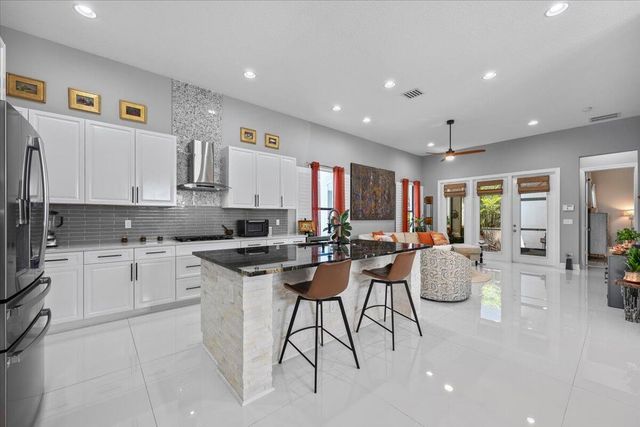 7041 Edison Place, Palm Beach Gardens, FL 33418
