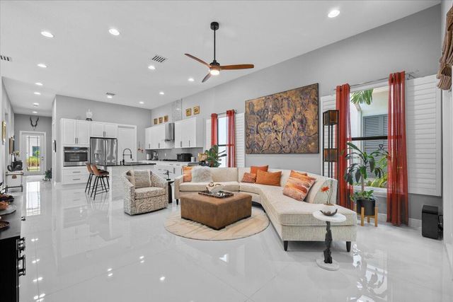 7041 Edison Place, Palm Beach Gardens, FL 33418