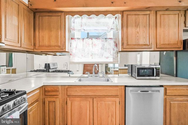106 CHINGARORA AVE, Keyport, NJ 07735