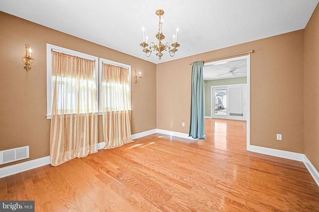 106 CHINGARORA AVE, Keyport, NJ 07735