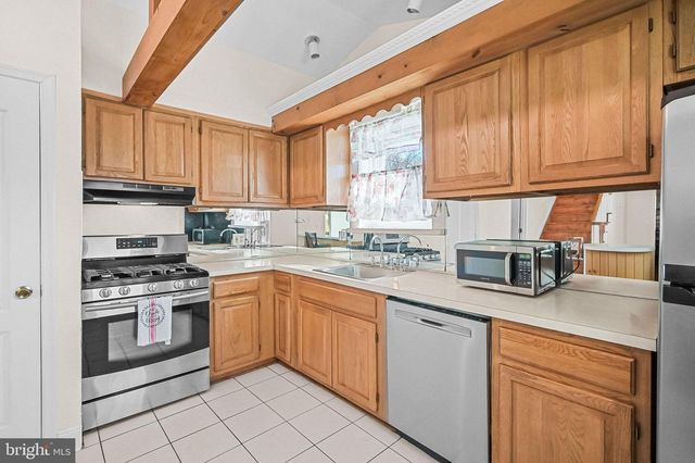 106 CHINGARORA AVE, Keyport, NJ 07735