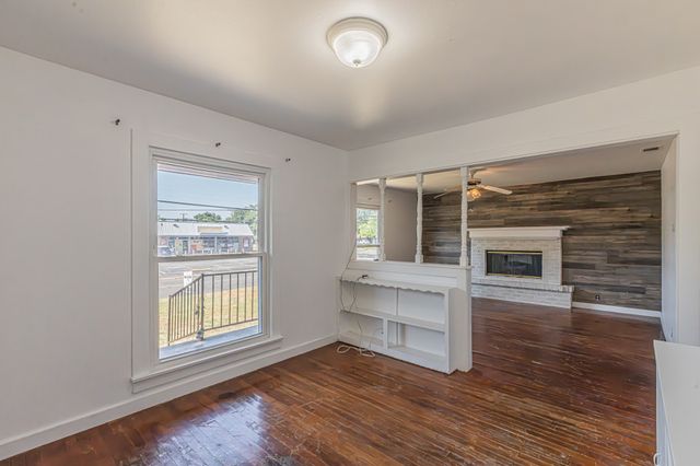 1002 W Sanford Street, Arlington, TX 76012