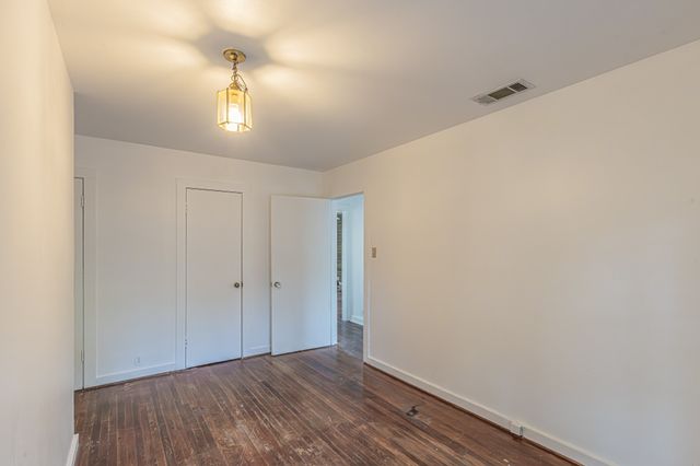 1002 W Sanford Street, Arlington, TX 76012
