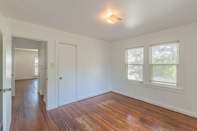 1002 W Sanford Street, Arlington, TX 76012