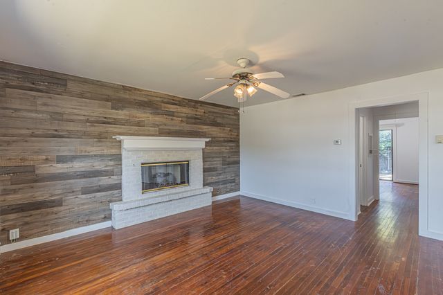 1002 W Sanford Street, Arlington, TX 76012