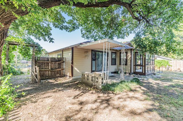 1002 W Sanford Street, Arlington, TX 76012