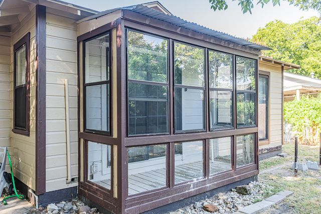 1002 W Sanford Street, Arlington, TX 76012