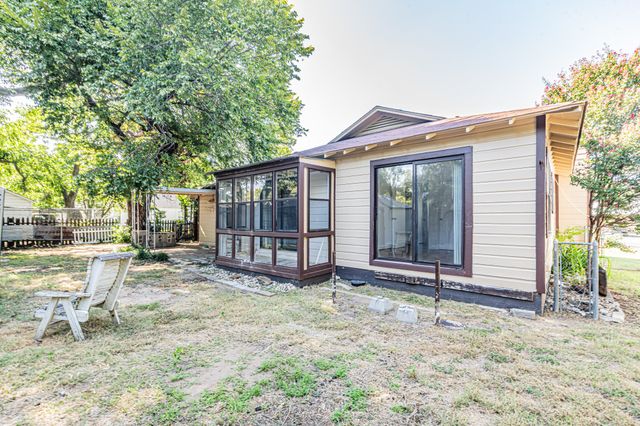 1002 W Sanford Street, Arlington, TX 76012