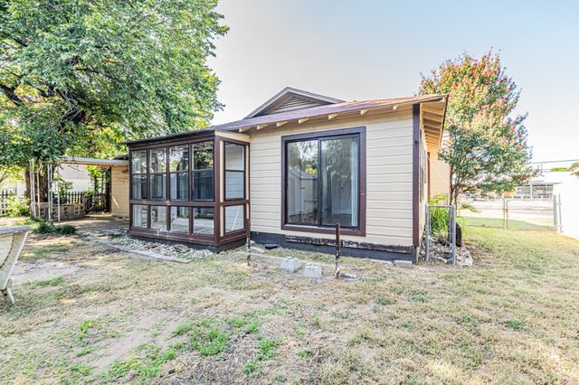 1002 W Sanford Street, Arlington, TX 76012