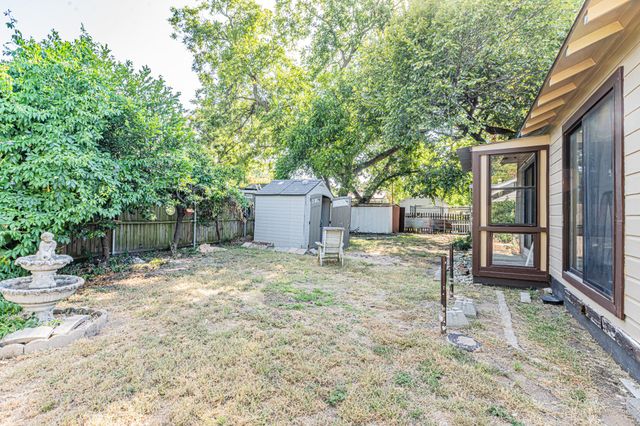 1002 W Sanford Street, Arlington, TX 76012