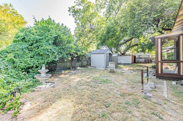 1002 W Sanford Street, Arlington, TX 76012