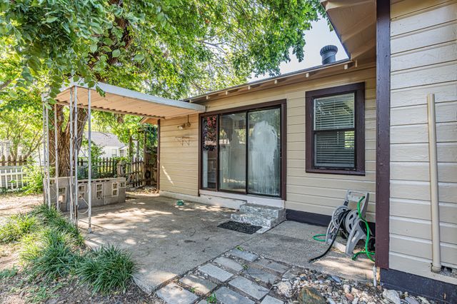 1002 W Sanford Street, Arlington, TX 76012