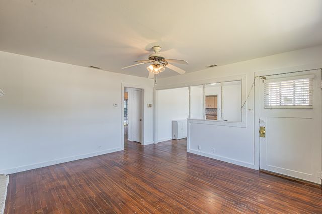 1002 W Sanford Street, Arlington, TX 76012