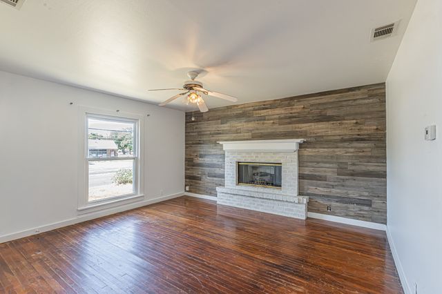 1002 W Sanford Street, Arlington, TX 76012