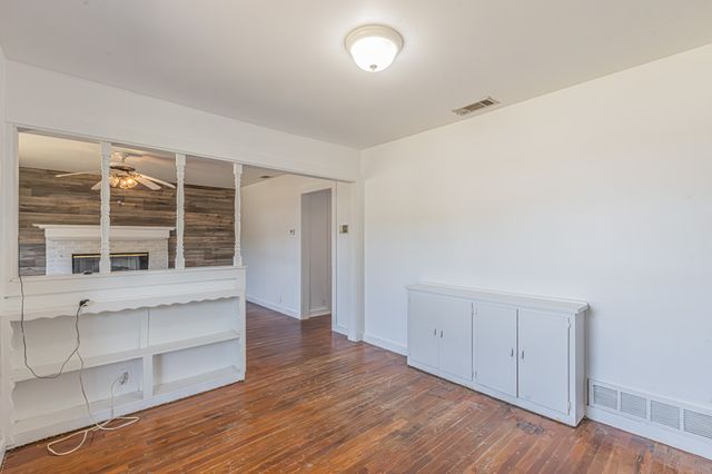 1002 W Sanford Street, Arlington, TX 76012