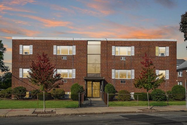 297 Main St 3, Medford, MA 02155