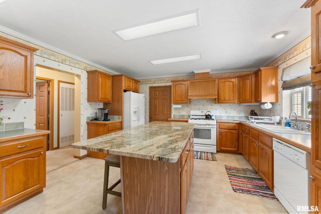 225 CARROLL Street, Colona, IL 61241