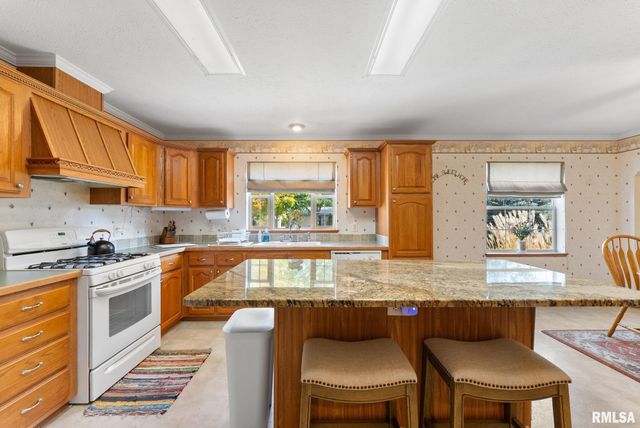 225 CARROLL Street, Colona, IL 61241