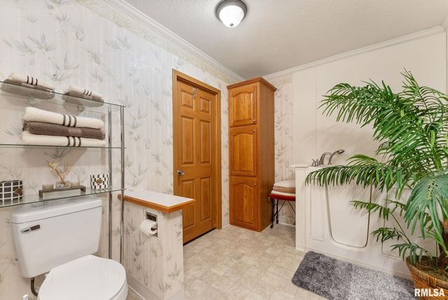 225 CARROLL Street, Colona, IL 61241