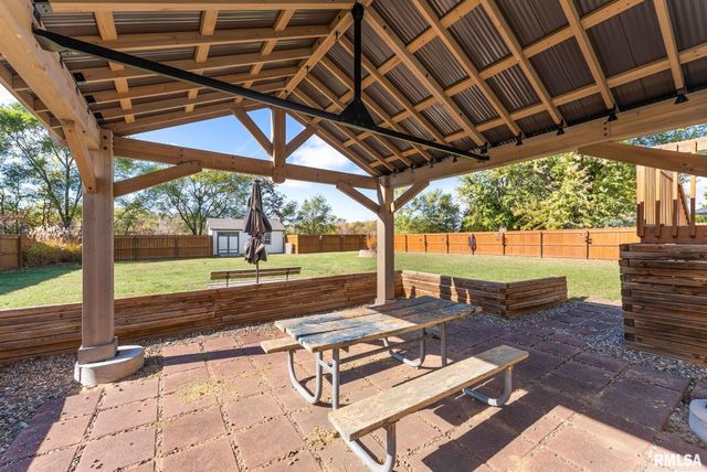 225 CARROLL Street, Colona, IL 61241