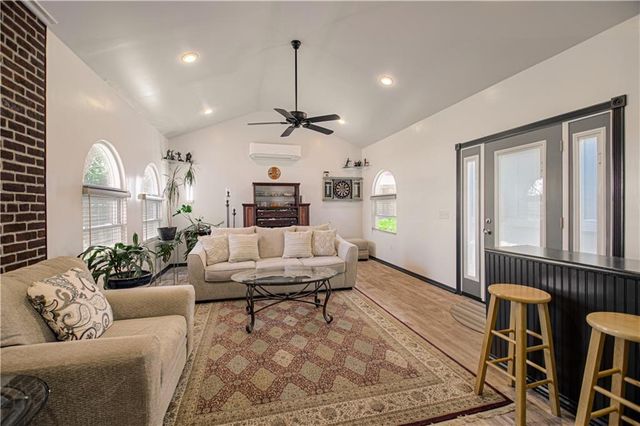 225 Groom Street, Liberty, MO 64068