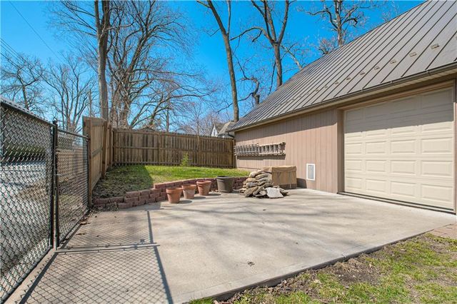 225 Groom Street, Liberty, MO 64068