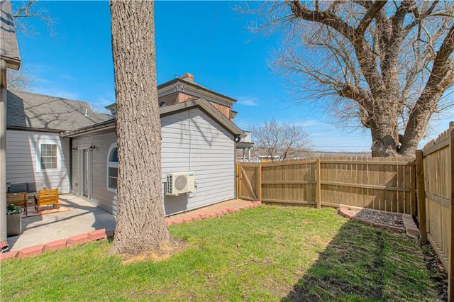 225 Groom Street, Liberty, MO 64068