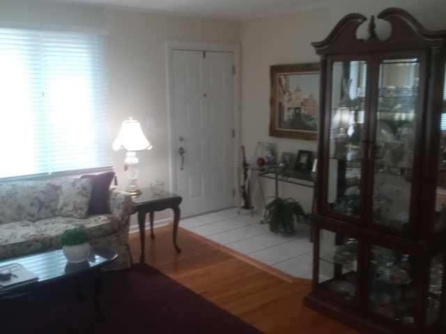 943 S Charlotte Street, Lombard, IL 60148