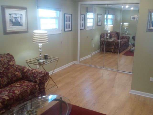 943 S Charlotte Street, Lombard, IL 60148